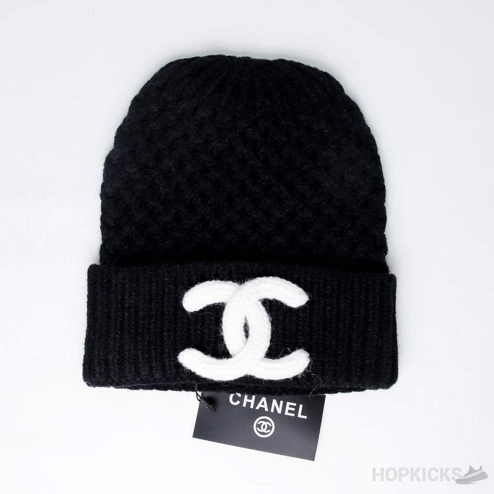 Chanel Pre-owned Cashmere Beanie in Black