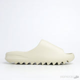 Yeezy Slide Crease - Photo 3