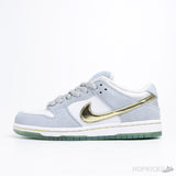 Sean Cliver X SB Dunk Low Holiday Special - Photo 1